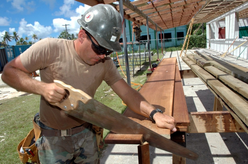 charpentier-ST JULIEN-min_worker_construction_building_carpenter_male_job_build_helmet-893290